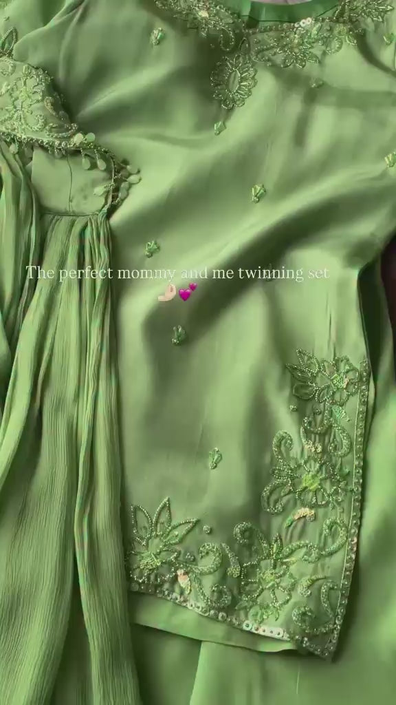 Design Code : EMERALD GLOW